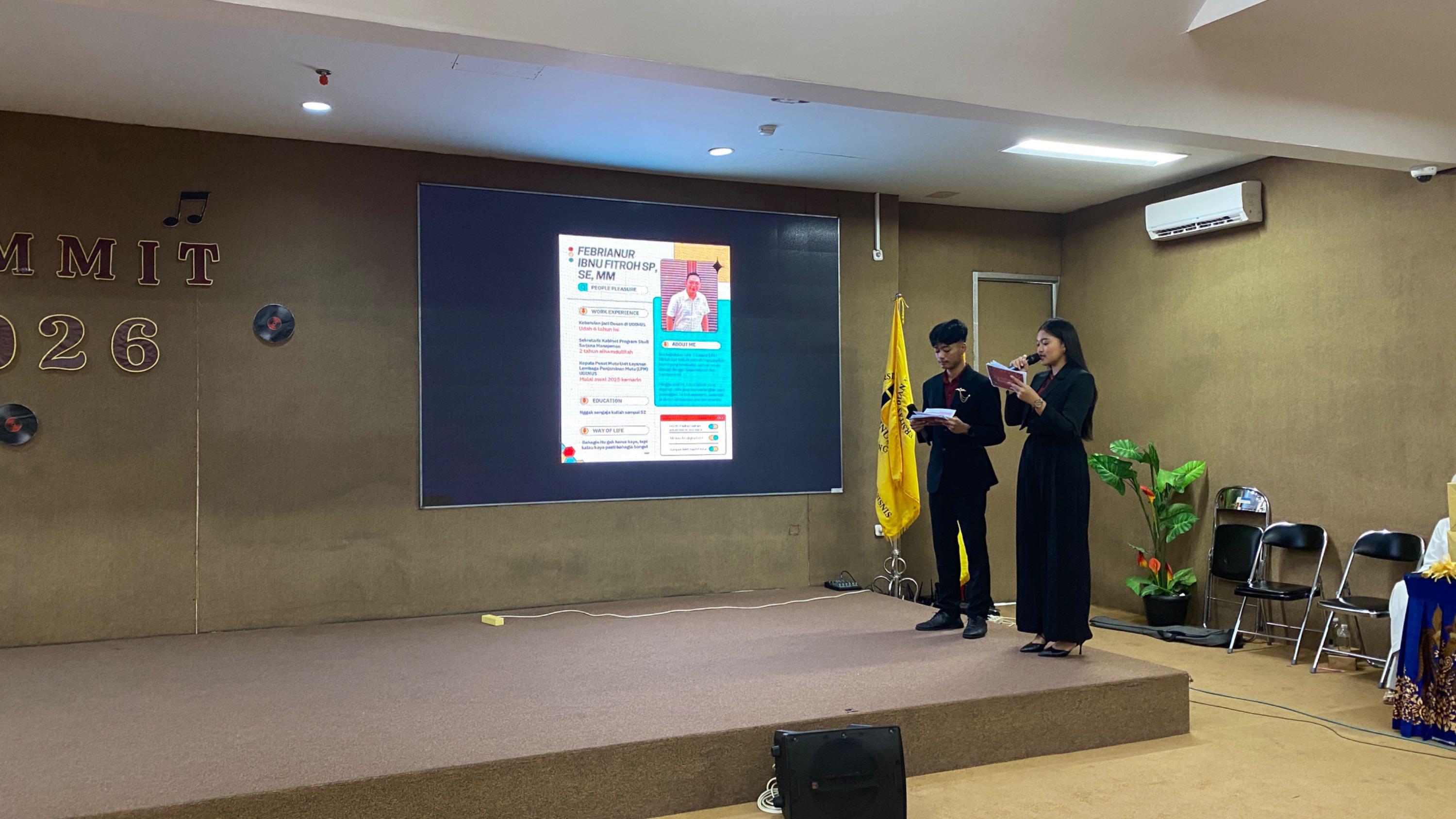 9. Pembacaan CV Pembicara 1